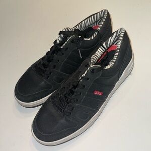 Women’s Solid Black Levi’s Sneakers